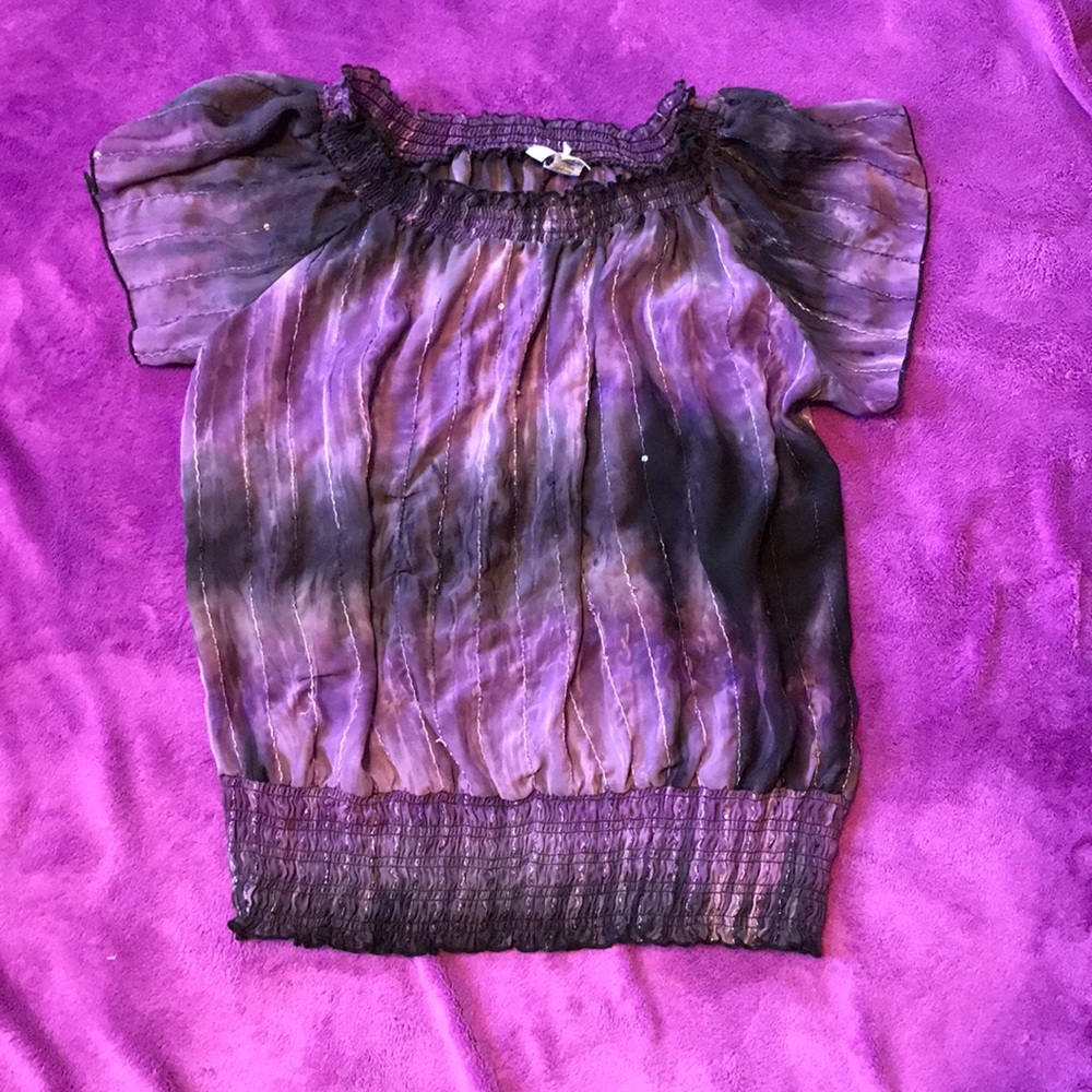 Thin purple and black top w/ short flare sleeves